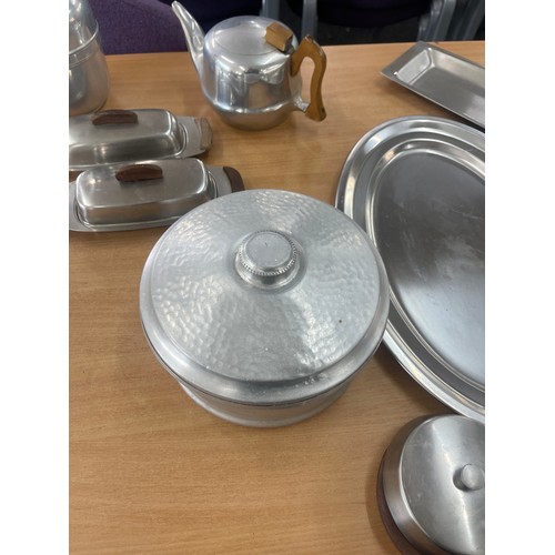 147 - Selection of metalware includes biscuit tin etc