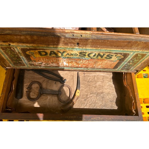 163 - Vintage Veterinarian wooden chest with tools etc, approximate measurements: 21 x 16 x 13 inches