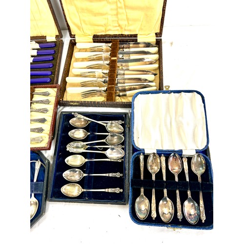 70 - Selection of 6 vintage cased cutlery / spoon sets