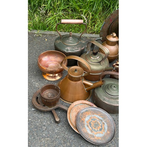 216 - Selection vintage metalware to include brass kettles etc