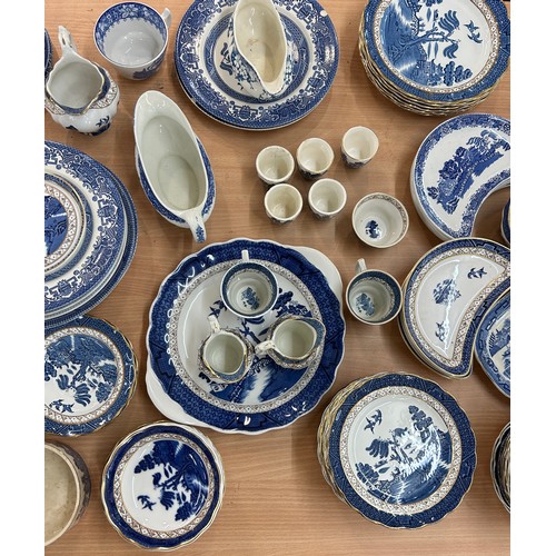 152 - Large selection vintage and later blue and white pottery to inclue teapot, creamers, plates, bowls c... 