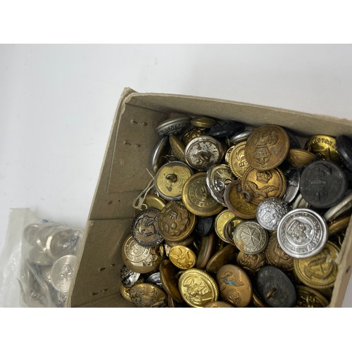 497 - Box of assorted vintage military and police badges including Royal Artillery, RAF and Welsh Guards. ... 