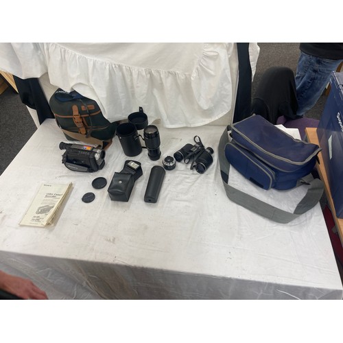 267 - Selection of camera equipment includes vivatar no 28128321, cam corder etc all untested