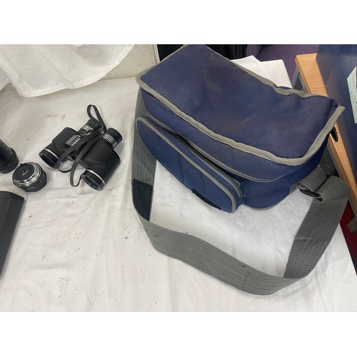 267 - Selection of camera equipment includes vivatar no 28128321, cam corder etc all untested