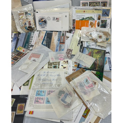 450 - Selection of new and used stamps