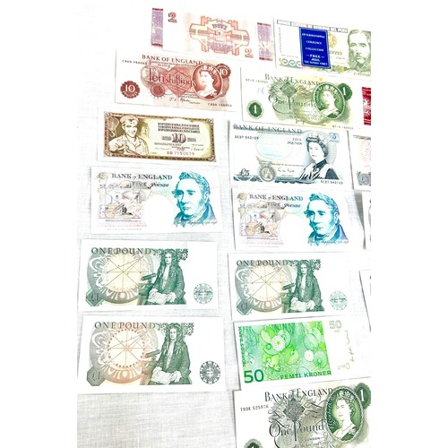 425 - Selection of vintage and later banknotes to include £1, £5 english notes etc