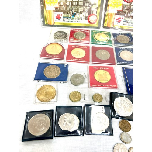 427 - Selection of vintage coins to include commemorative crowns etc