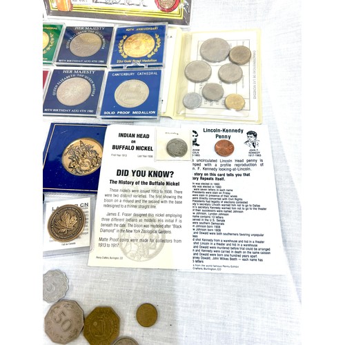 427 - Selection of vintage coins to include commemorative crowns etc