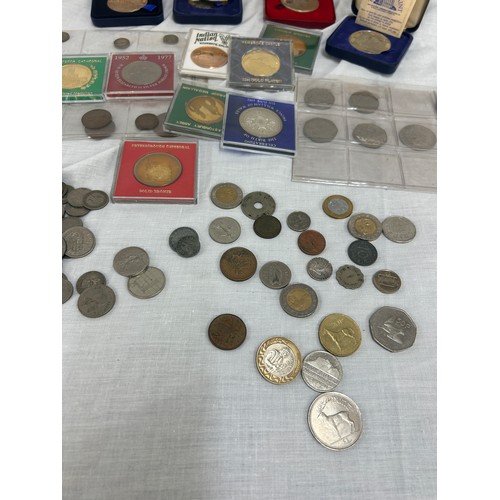 140 - Selection of commemorative collector coins