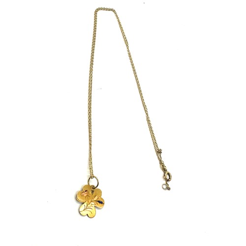 414 - 18ct Gold chain and a 20ct gold Clover pendant total weight 4 grams