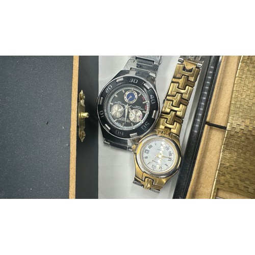 431 - Large selection of assorted Gentrs wrist watches includes Citizen, Accurist etc