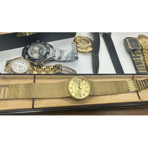 431 - Large selection of assorted Gentrs wrist watches includes Citizen, Accurist etc