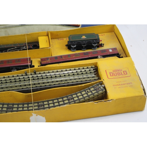 503 - Hornby Dublo OO Gauge Set Duchess Of Montrose Locomotive Carriages Boxed