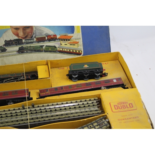 503 - Hornby Dublo OO Gauge Set Duchess Of Montrose Locomotive Carriages Boxed