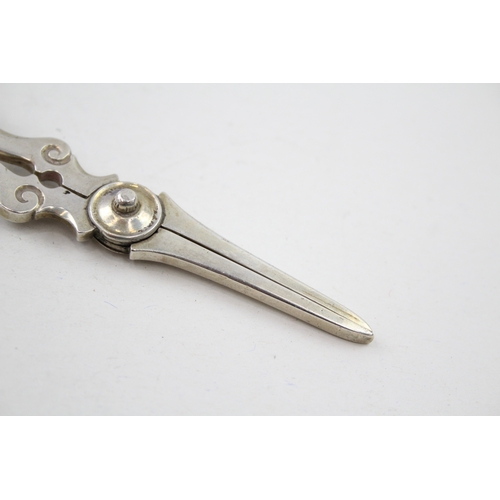 47 - .800 Silver grape scissors