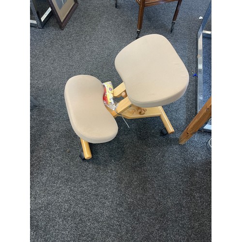 313A - Posture Deluxe Wooden Kneeler Chair