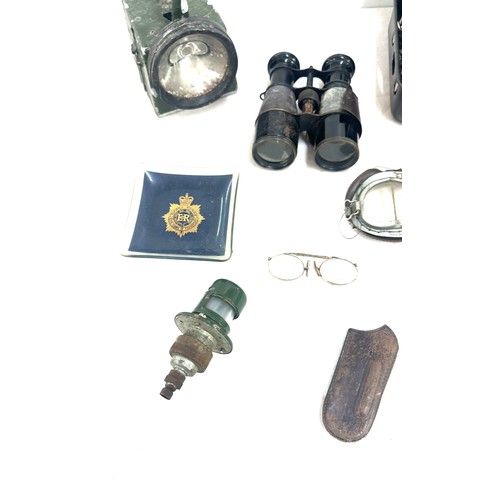 73 - Selection military vintage pieces to include goggles, torch, Prima shove, brass etc