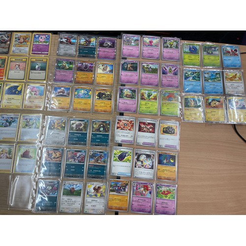 443 - Pokémon Trading Card Collection

This lot features a substantial Pokémon trading card collection:

-... 