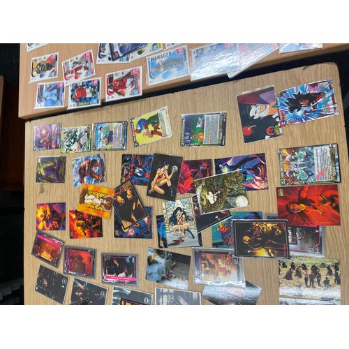 442 - Selecton of assorted collectors cards, card protectors etc