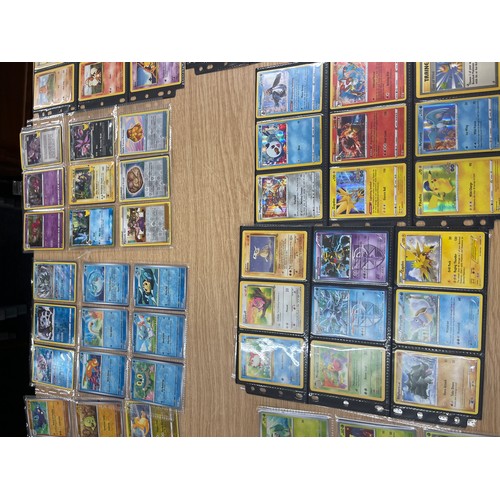 24 - Nintendo Collection

This lot features a comprehensive Nintendo collection:

Original pokemon phone ... 