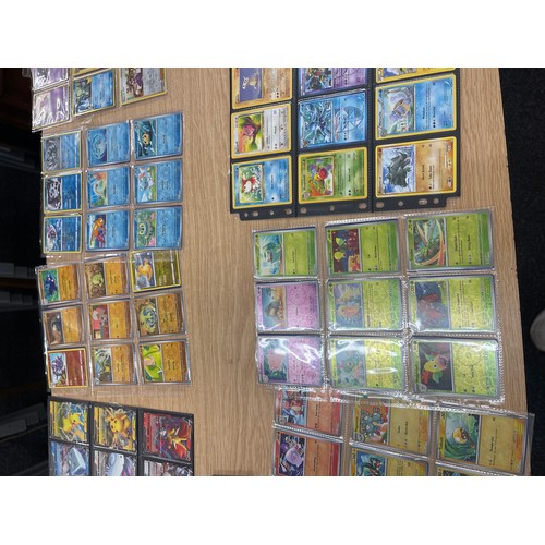 24 - Nintendo Collection

This lot features a comprehensive Nintendo collection:

Original pokemon phone ... 