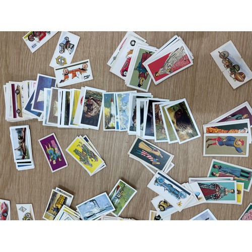 449 - Rare Collection of Brooke Bond Picture Cards and Booklets

This lot features a rare collection of Br... 