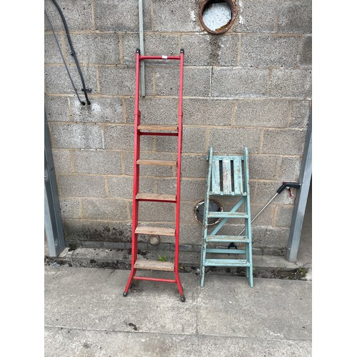 100L - Two pair of step ladders one wooden one metal tallest measures 76 inches tall