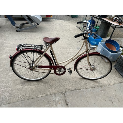 100G - Pashley ladies bike