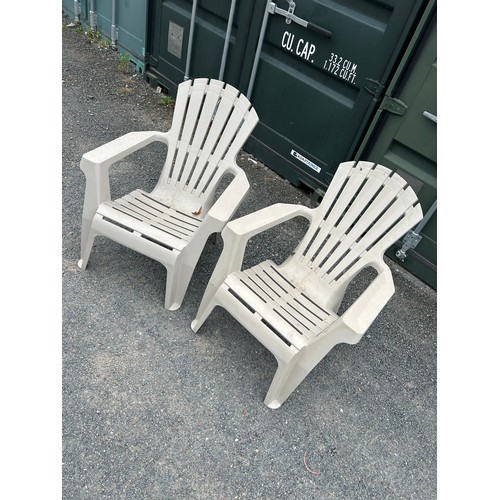 100D - Two plastic garden chairs