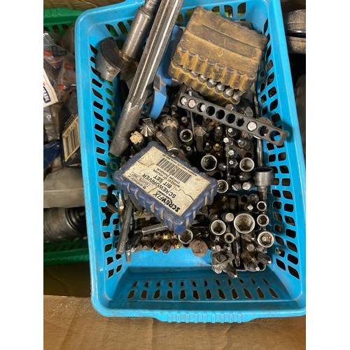 114 - Selection of drilling tools includes chucks, drills etc