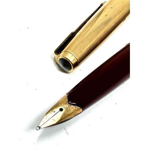 507 - Vintage parker 14ct gold nib fountain pen burgandy & gold plated