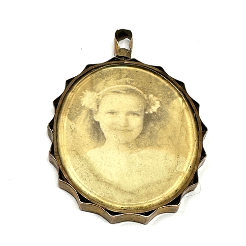 58 - Antique 9ct gold framed picture locket measures approx 4.4cm drop by 3cm