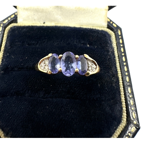 61 - 9ct gold tanzanite & diamond ring weight 2.3g