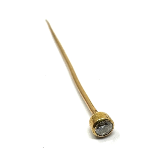 64 - Gold & diamond pin measures approx 4.2cm long diamond approx 3mm diameter weight .6g