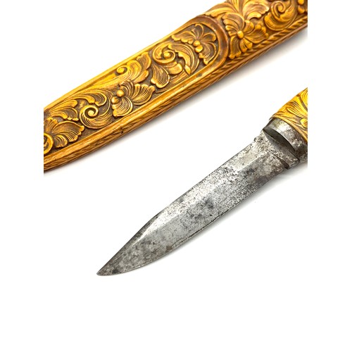 440 - Superb 19th century Scandinavian carved pukko knife with steel fittings. Good condition. Approx 22 c... 