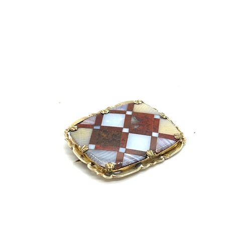 402 - Large agate gold mounted brooch unmarked tests as 12 ct size 4.5 cm x 3.9 cm approx weight 13.9 gram... 