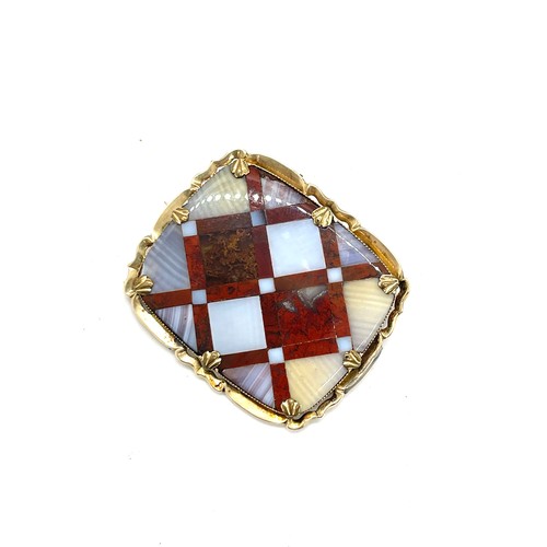 402 - Large agate gold mounted brooch unmarked tests as 12 ct size 4.5 cm x 3.9 cm approx weight 13.9 gram... 