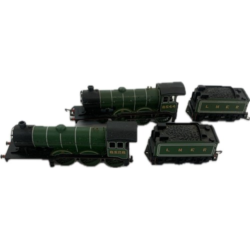 101 - OO Gauge Hornby CHINA R150 CLASS B12 LNER Loco 8528 and Hornby LNER 8544 Class B12 4-6-0 Locomotive ... 