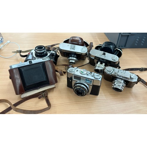 76 - Selection of vintage cameras to include Halina paulette, Regula Sprinty etc- untested