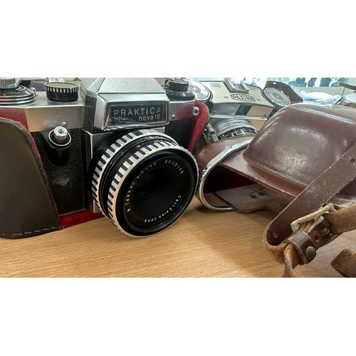 32 - Selection of vintage cameras to include Paxina, Kodak etc