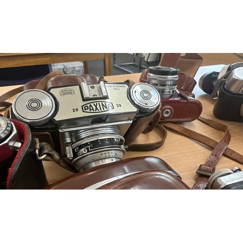 32 - Selection of vintage cameras to include Paxina, Kodak etc