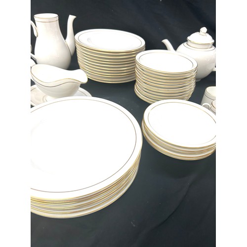 175 - Selection of Royal Worcester Contessa part dinner/ tea service includes Tureens, plates, bowls etc