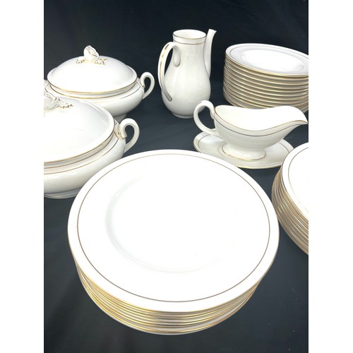 175 - Selection of Royal Worcester Contessa part dinner/ tea service includes Tureens, plates, bowls etc