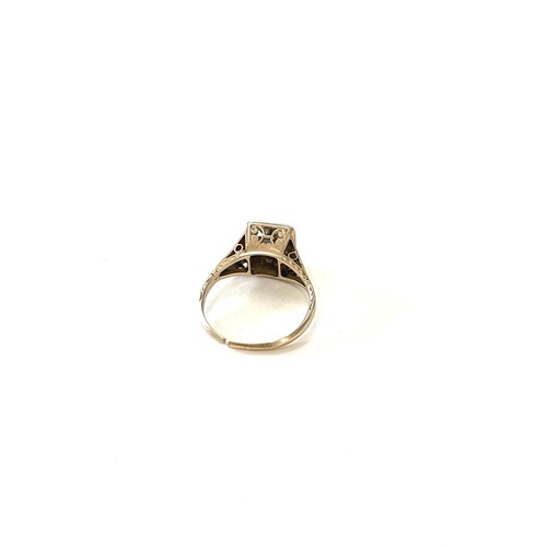 390A - Vintage 18ct gold and platinum diamond ring, set with 4 diamonds and diamond chips ring size l/m