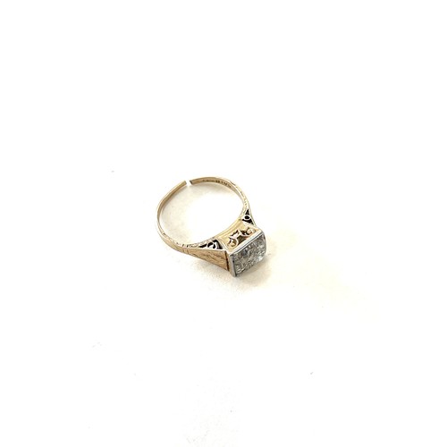 390A - Vintage 18ct gold and platinum diamond ring, set with 4 diamonds and diamond chips ring size l/m