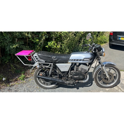 99A - Yamaha 1979 RD250 motor cycle 247 cc in good condition, runs and drives with original spares