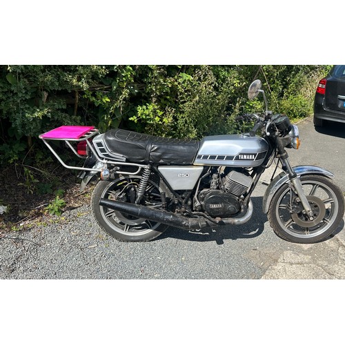 99A - Yamaha 1979 RD250 motor cycle 247 cc in good condition, runs and drives with original spares