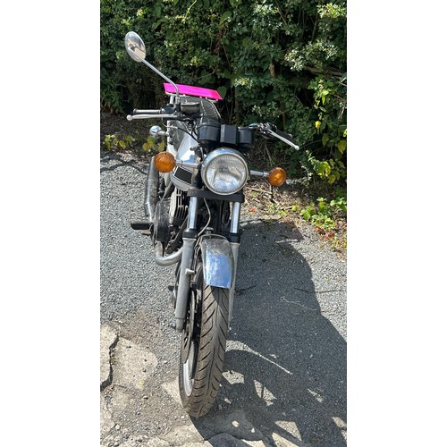 99A - Yamaha 1979 RD250 motor cycle 247 cc in good condition, runs and drives with original spares