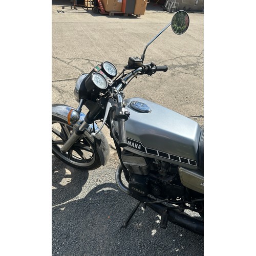 99A - Yamaha 1979 RD250 motor cycle 247 cc in good condition, runs and drives with original spares