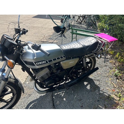 99A - Yamaha 1979 RD250 motor cycle 247 cc in good condition, runs and drives with original spares